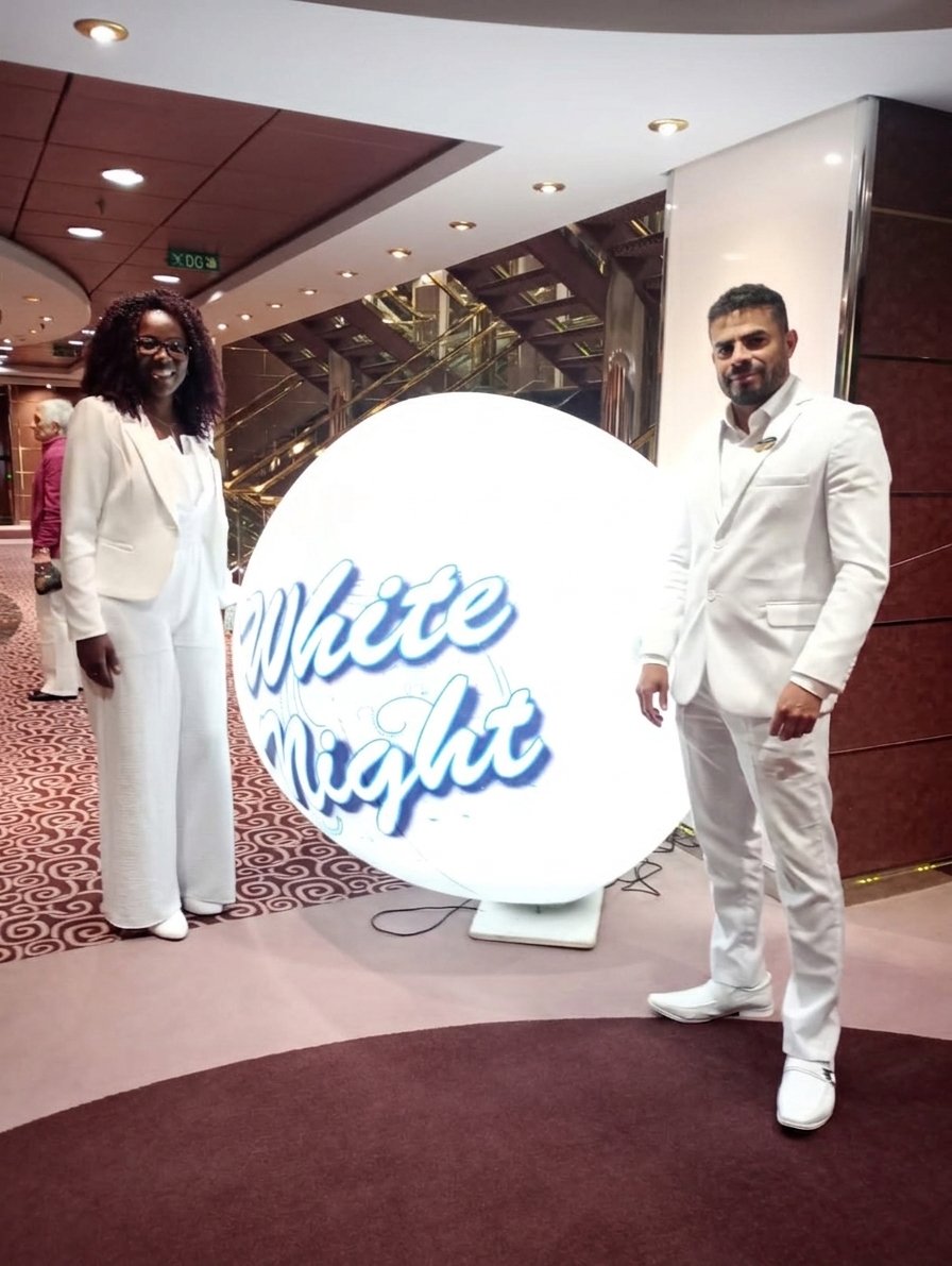 Dama e Toni em cruzeiro — White Night